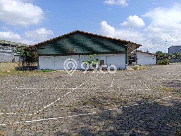 Gudang Disewa di Surabaya dengan LB 2300m2 Area Komersial Ramai Gudang Disewa di Surabaya dengan LB 2300m2 Area Komersial Ramai