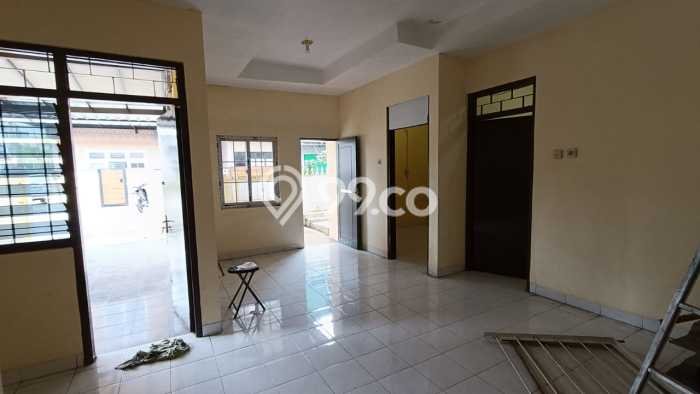 Lokasi terbaik! Rumah siap pakai dikontrakkan di Colomadu LB 120m2 Lokasi terbaik! Rumah siap pakai dikontrakkan di Colomadu LB 120m2