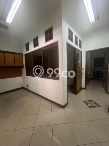 Lokasi Strategis! Dijual Kantor Bisnis di Kebayoran Baru, Jakarta Selatan Kondisi Baik Lokasi Strategis! Dijual Kantor Bisnis di Kebayoran Baru, Jakarta Selatan Kondisi Baik