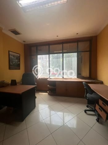 Lokasi Strategis! Dijual Kantor Bisnis di Kebayoran Baru, Jakarta Selatan Kondisi Baik Lokasi Strategis! Dijual Kantor Bisnis di Kebayoran Baru, Jakarta Selatan Kondisi Baik
