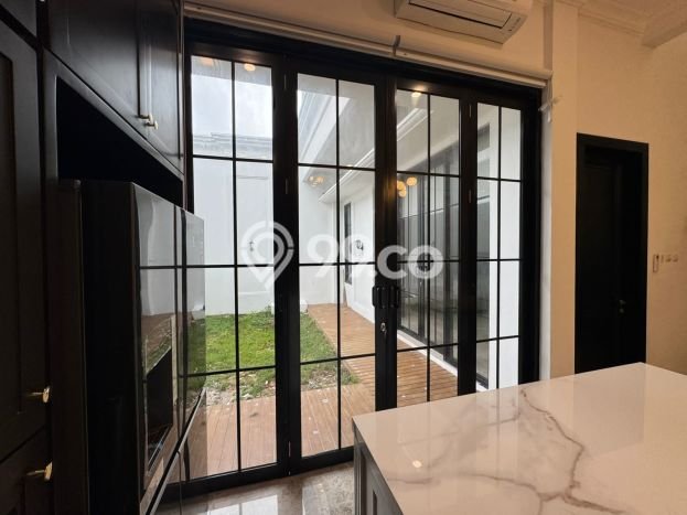 Ready to Use! Luxury House LT 300m2 Desain Elegan di Gading Serpong Ready to Use! Luxury House LT 300m2 Desain Elegan di Gading Serpong