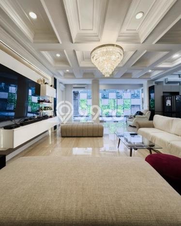 Rumah Mewah LB 750m2 Siap Huni Desain Elegan di Pondok Indah, Jakarta Selatan Rumah Mewah LB 750m2 Siap Huni Desain Elegan di Pondok Indah, Jakarta Selatan