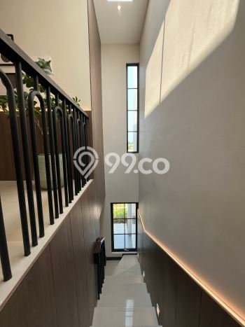 Rumah Luas Asri 4 KT Siap Pakai di BSD City Tangerang Rumah Luas Asri 4 KT Siap Pakai di BSD City Tangerang
