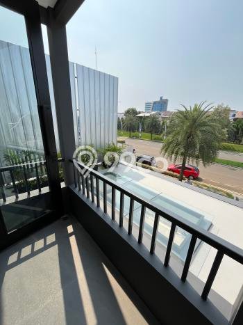 Rumah Mewah LB 199m2 Siap Pakai Desain Elegan di Cihuni, Tangerang Rumah Mewah LB 199m2 Siap Pakai Desain Elegan di Cihuni, Tangerang