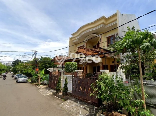 Rumah di Kembangan, 3 KM, Konsep Modern, Luas 150m² Bangunan 240m² Rumah di Kembangan, 3 KM, Konsep Modern, Luas 150m² Bangunan 240m²