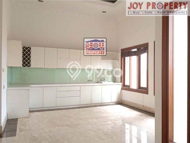 Disewakan! Rumah 5 Kamar Tidur &
4 Kamar Mandi di Intercon, Jakarta Barat Disewakan! Rumah 5 Kamar Tidur &
4 Kamar Mandi di Intercon, Jakarta Barat