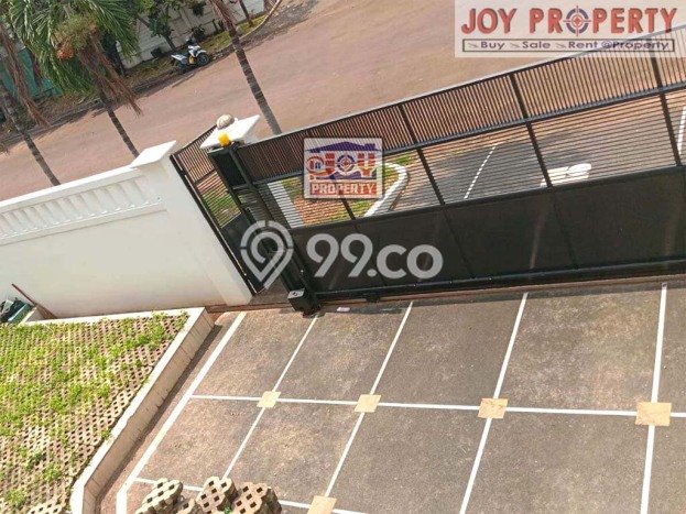 Disewakan! Rumah 5 Kamar Tidur &
4 Kamar Mandi di Intercon, Jakarta Barat Disewakan! Rumah 5 Kamar Tidur &
4 Kamar Mandi di Intercon, Jakarta Barat