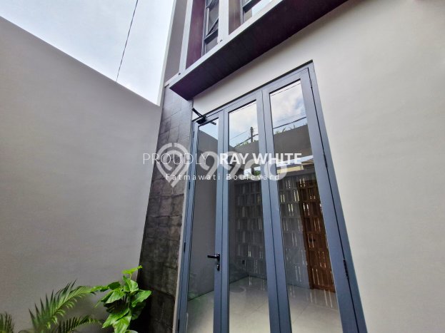Dijual Rumah Luas Elegan Dengan View Cantik di Pondok Indah, Jakarta Selatan Dijual Rumah Luas Elegan Dengan View Cantik di Pondok Indah, Jakarta Selatan