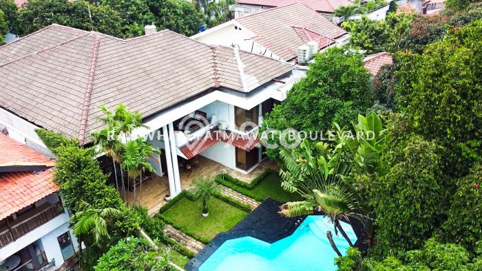 Ready to Use! Luxury House LT 1050m2 Desain Elegan di Cipete Ready to Use! Luxury House LT 1050m2 Desain Elegan di Cipete