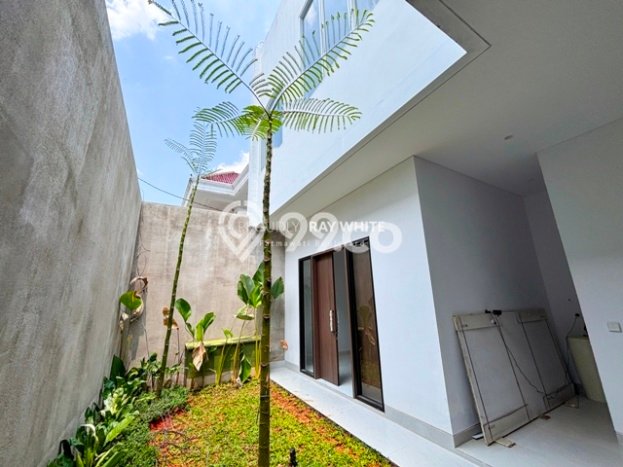 Rumah Mewah LB 300m2 Siap Huni Desain Elegan di Kemang, Jakarta Selatan Rumah Mewah LB 300m2 Siap Huni Desain Elegan di Kemang, Jakarta Selatan