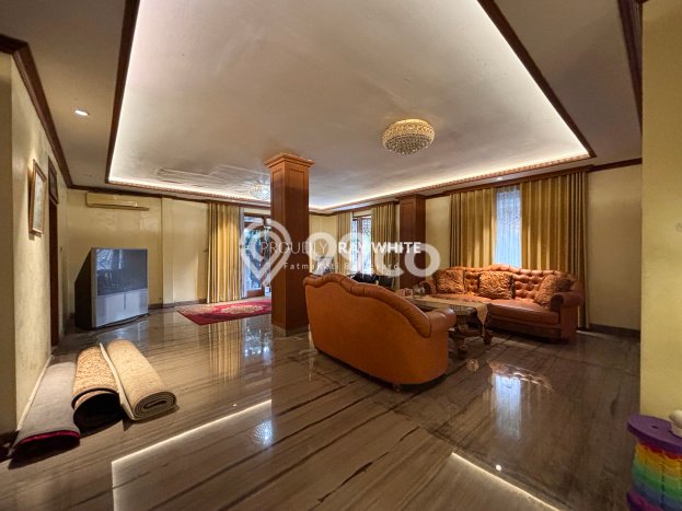 Rumah Elit Modern Tanpa Renovasi di Pejaten Jakarta Selatan Rumah Elit Modern Tanpa Renovasi di Pejaten Jakarta Selatan