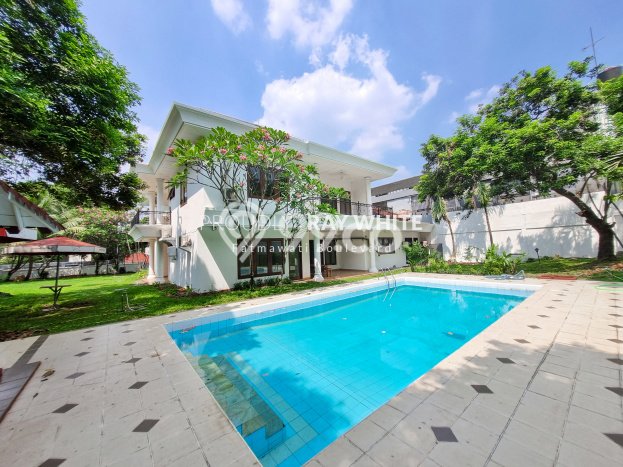 Ready to Use! Premium House LT 1420m2 Desain Elegan di Kemang Ready to Use! Premium House LT 1420m2 Desain Elegan di Kemang