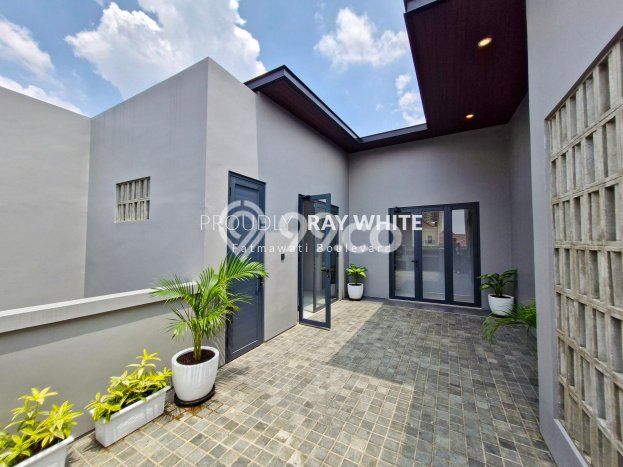 Dijual Rumah Luas Elegan Dengan View Cantik di Pondok Indah, Jakarta Selatan Dijual Rumah Luas Elegan Dengan View Cantik di Pondok Indah, Jakarta Selatan
