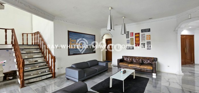 Ready to Use! Luxury House LT 1050m2 Desain Elegan di Cipete Ready to Use! Luxury House LT 1050m2 Desain Elegan di Cipete