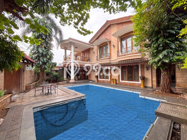 Rumah Elit Modern Tanpa Renovasi di Pejaten Jakarta Selatan Rumah Elit Modern Tanpa Renovasi di Pejaten Jakarta Selatan
