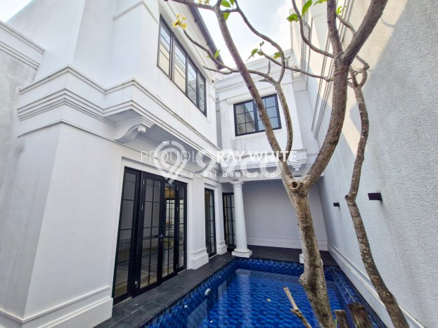 Dijual Rumah Luas Elegan Dengan View Cantik di Cipete, Jakarta Selatan Dijual Rumah Luas Elegan Dengan View Cantik di Cipete, Jakarta Selatan