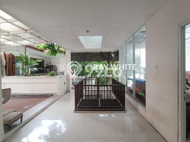 Rumah Disewakan Jakarta Selatan LT 400m2 LB 400m2 Kawasan Cipete Rumah Disewakan Jakarta Selatan LT 400m2 LB 400m2 Kawasan Cipete