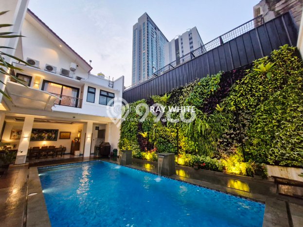 Ready to Use! Premium House LT 430m2 Desain Modern di Kemang Ready to Use! Premium House LT 430m2 Desain Modern di Kemang