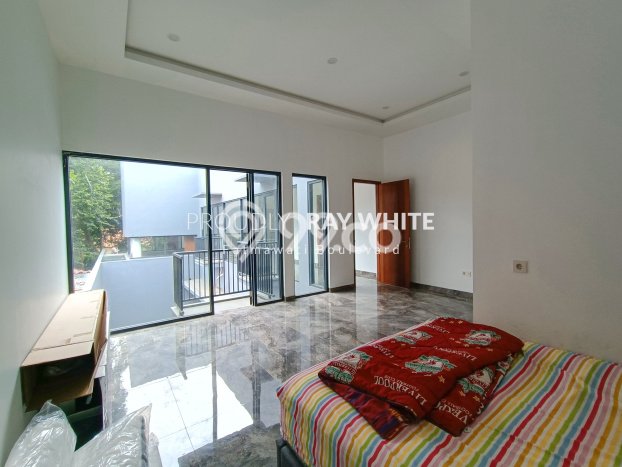 Siap Huni Hunian Elit 5 Kamar di Cilandak Dekat ke Mana Pun Siap Huni Hunian Elit 5 Kamar di Cilandak Dekat ke Mana Pun