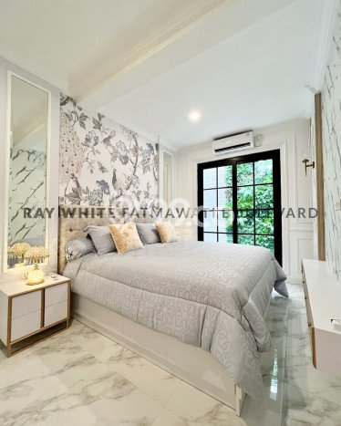Rumah Elit Modern Tanpa Renovasi di Pondok Indah Jakarta Selatan Rumah Elit Modern Tanpa Renovasi di Pondok Indah Jakarta Selatan