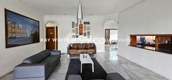 Ready to Use! Luxury House LT 1050m2 Desain Elegan di Cipete Ready to Use! Luxury House LT 1050m2 Desain Elegan di Cipete