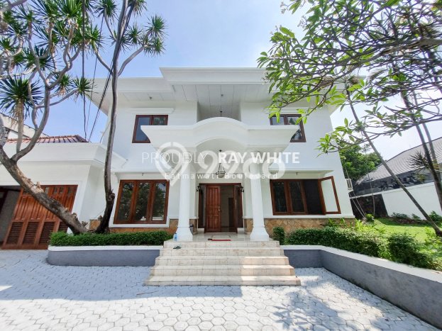 Ready to Use! Premium House LT 1420m2 Desain Elegan di Kemang Ready to Use! Premium House LT 1420m2 Desain Elegan di Kemang