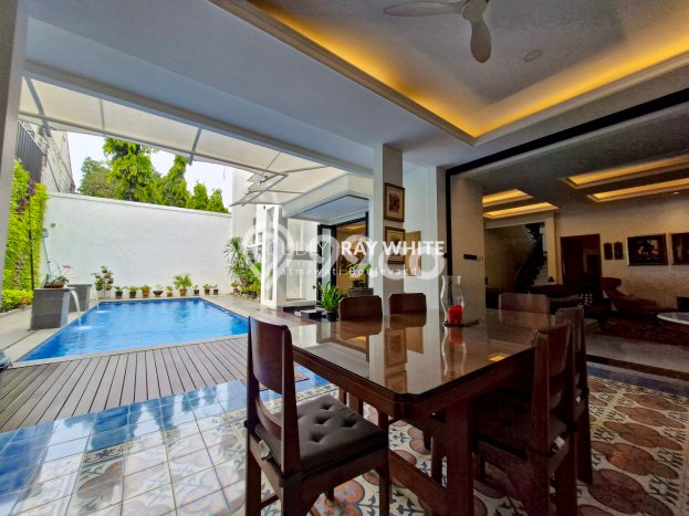 Ready to Use! Premium House LT 430m2 Desain Modern di Kemang Ready to Use! Premium House LT 430m2 Desain Modern di Kemang