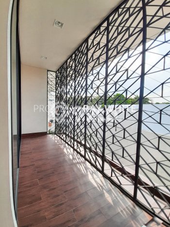 Jual Rumah Luas Megah Dengan View Eksklusif di Kemang, Jakarta Selatan Jual Rumah Luas Megah Dengan View Eksklusif di Kemang, Jakarta Selatan