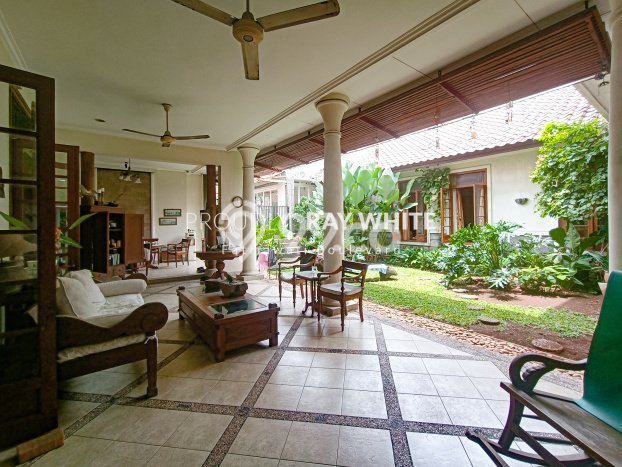 Rumah Eksklusif Siap Huni LT 750m2 di Cilandak, Jakarta Selatan Rumah Eksklusif Siap Huni LT 750m2 di Cilandak, Jakarta Selatan