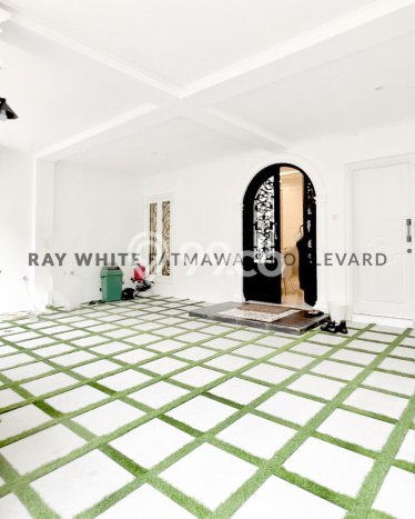 Rumah Elit Modern Tanpa Renovasi di Pondok Indah Jakarta Selatan Rumah Elit Modern Tanpa Renovasi di Pondok Indah Jakarta Selatan
