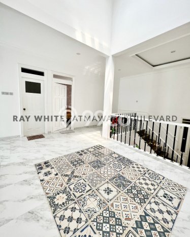 Rumah Elit Modern Tanpa Renovasi di Pondok Indah Jakarta Selatan Rumah Elit Modern Tanpa Renovasi di Pondok Indah Jakarta Selatan