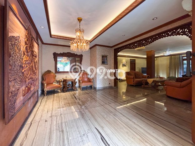 Rumah Elit Modern Tanpa Renovasi di Pejaten Jakarta Selatan Rumah Elit Modern Tanpa Renovasi di Pejaten Jakarta Selatan