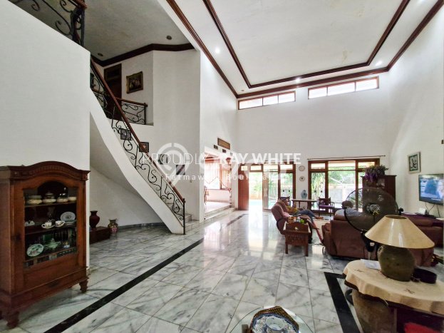 Jual Rumah Luas Elegan Dengan View Eksklusif di Pejaten, Jakarta Selatan Jual Rumah Luas Elegan Dengan View Eksklusif di Pejaten, Jakarta Selatan