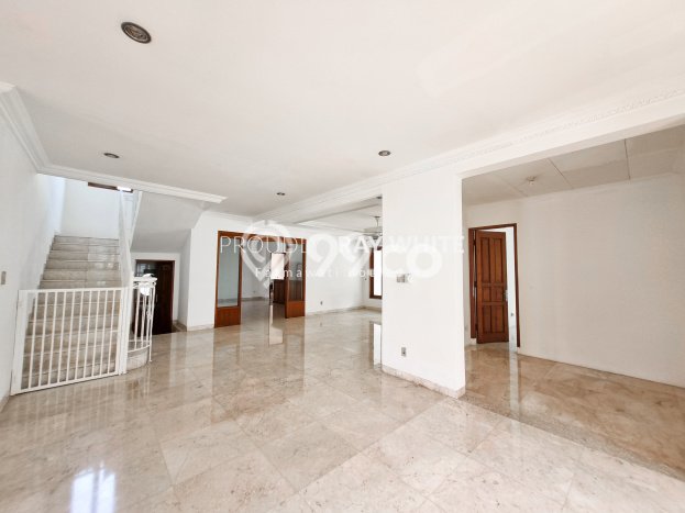Ready to Use! Premium House LT 1420m2 Desain Elegan di Kemang Ready to Use! Premium House LT 1420m2 Desain Elegan di Kemang