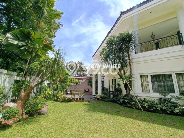 Sewa Rumah Modern di Kebayoran Baru Siap Pakai dan Kondisi Bagus Sewa Rumah Modern di Kebayoran Baru Siap Pakai dan Kondisi Bagus