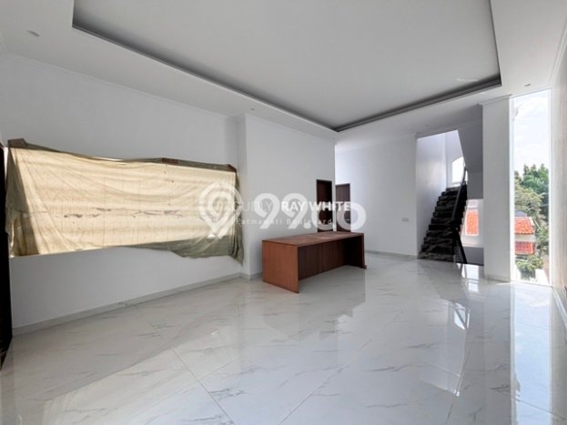 Rumah Mewah LB 300m2 Siap Huni Desain Elegan di Kemang, Jakarta Selatan Rumah Mewah LB 300m2 Siap Huni Desain Elegan di Kemang, Jakarta Selatan