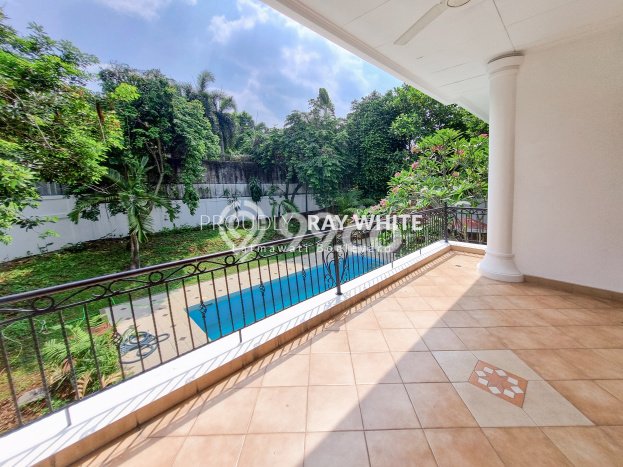 Ready to Use! Premium House LT 1420m2 Desain Elegan di Kemang Ready to Use! Premium House LT 1420m2 Desain Elegan di Kemang
