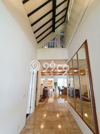 Disewakan Rumah Strategis di Pondok Indah LT 453m2 / LB 750m2 Siap Huni Disewakan Rumah Strategis di Pondok Indah LT 453m2 / LB 750m2 Siap Huni