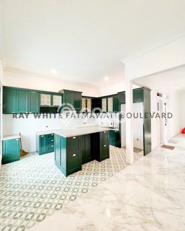 Rumah Elit Modern Tanpa Renovasi di Pondok Indah Jakarta Selatan Rumah Elit Modern Tanpa Renovasi di Pondok Indah Jakarta Selatan