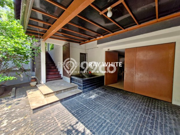 Ready to Use! Premium House LT 400m2 Desain Elegan di Cipete Ready to Use! Premium House LT 400m2 Desain Elegan di Cipete