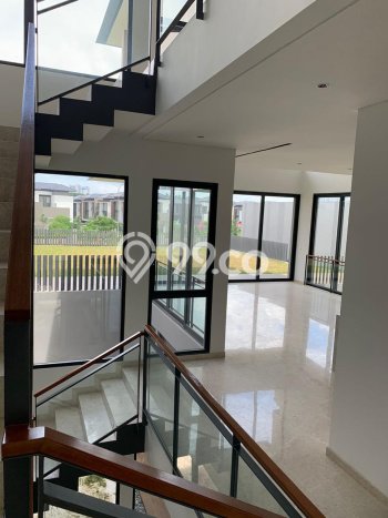 Rumah Elit Modern Tanpa Renovasi di BSD City Tangerang Rumah Elit Modern Tanpa Renovasi di BSD City Tangerang