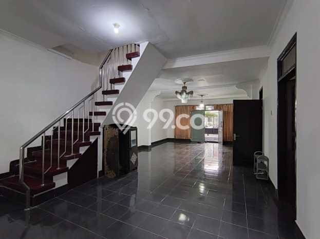 Disewakan Rumah Harga Terjangkau di Cihanjuang Bandung dengan 11 Kamar Tidur Disewakan Rumah Harga Terjangkau di Cihanjuang Bandung dengan 11 Kamar Tidur