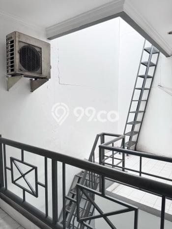 Disewakan! Rumah 4 Kamar Tidur &
3 Kamar Mandi di Daan Mogot, Jakarta Barat Disewakan! Rumah 4 Kamar Tidur &
3 Kamar Mandi di Daan Mogot, Jakarta Barat