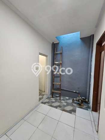 Disewakan! Rumah 3 Kamar Tidur &
2 Kamar Mandi di Tanjung Duren, Jakarta Barat Disewakan! Rumah 3 Kamar Tidur &
2 Kamar Mandi di Tanjung Duren, Jakarta Barat