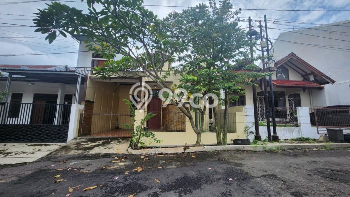 Disewakan! Rumah 3 Kamar Tidur &
2 Kamar Mandi di Srondol, Semarang Disewakan! Rumah 3 Kamar Tidur &
2 Kamar Mandi di Srondol, Semarang