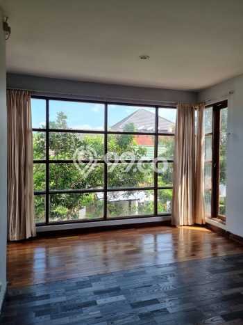 Rumah Modern Cantik 4 Kamar Siap Huni di Banyumanik Rumah Modern Cantik 4 Kamar Siap Huni di Banyumanik
