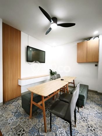 Rumah Kost untuk Dijual di Kebayoran Baru dengan 29 KT, 29 KM, Luas 400m2 Rumah Kost untuk Dijual di Kebayoran Baru dengan 29 KT, 29 KM, Luas 400m2