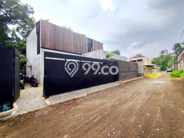 Rumah Eksklusif Siap Huni LT 329m2 di Ngemplak, Sleman Rumah Eksklusif Siap Huni LT 329m2 di Ngemplak, Sleman