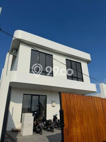Ready to Use! Luxury House LT 200m2 Desain Modern di Kerobokan Ready to Use! Luxury House LT 200m2 Desain Modern di Kerobokan