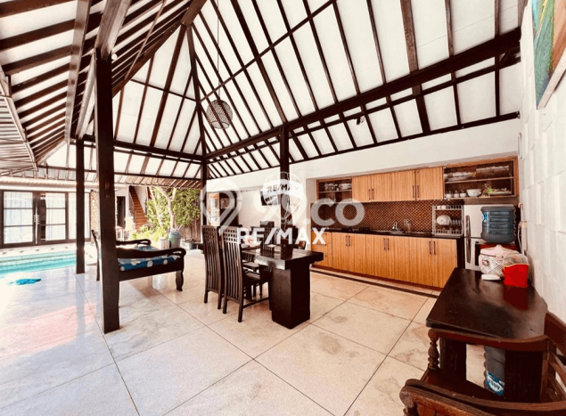 Vila Kawasan , Luas 300m2m², Lokasi Strategis, Tersedia Segera Vila Kawasan , Luas 300m2m², Lokasi Strategis, Tersedia Segera